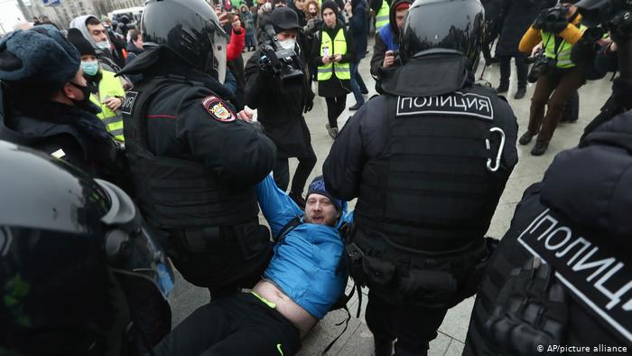 В России  проходят акции в поддержку Навального
