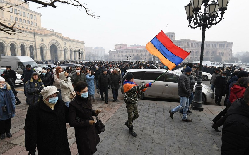 В Ереване сторонники оппозиции перекрыли ряд улиц