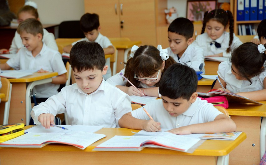 Еще в трех бакинских школах восстановлены очные занятия