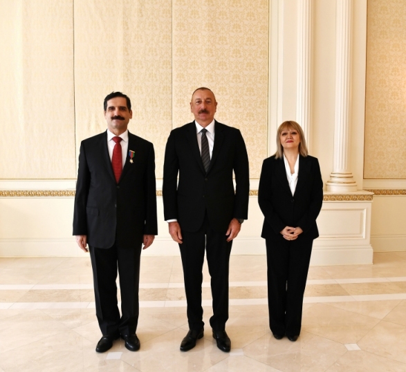 Ильхам Алиев наградил посла Турции