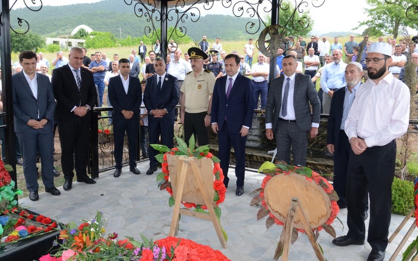 Şəhidin ad günü məzarı yanında qeyd olunub