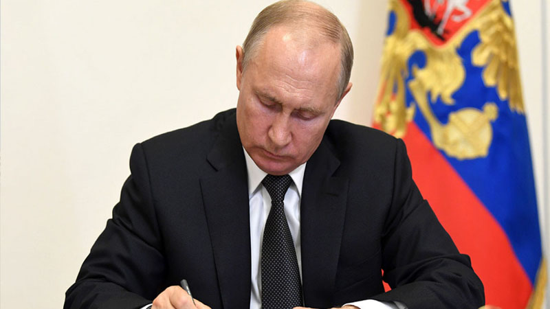 Putin miqrantların Rusiyada qalma müddətini uzatdı