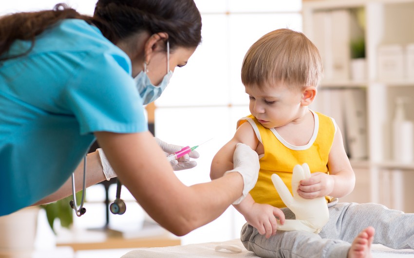 ВОЗ: Детям также следует делать прививки от коронавируса