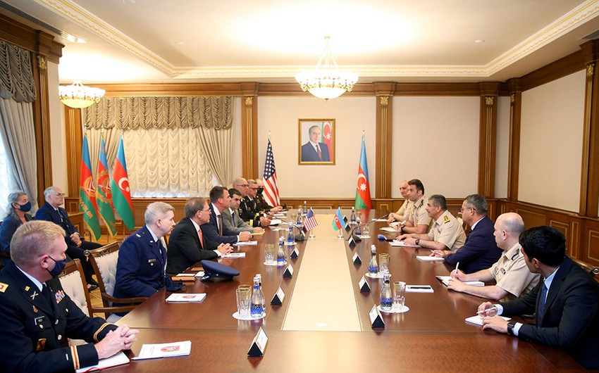 Министр обороны Азербайджана встретился с делегацией штата Оклахома