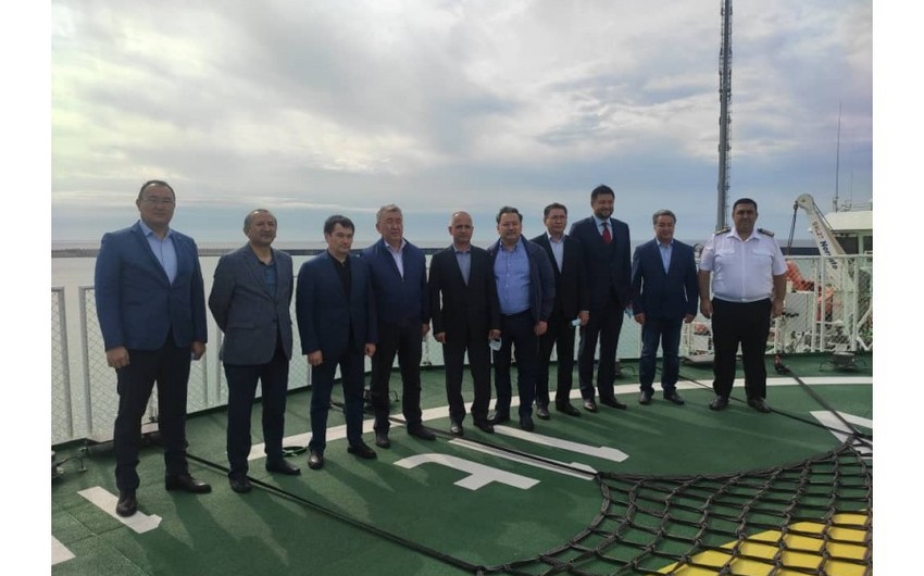 Министр транспорта Узбекистана посетил паромное судно 