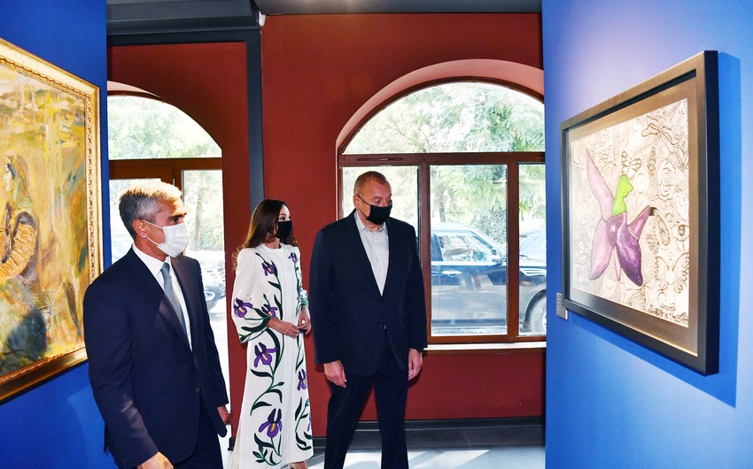 Ильхам Алиев и Мехрибан Алиева ознакомились с выставками, организованными Фондом Гейдара Алиева в Шуше