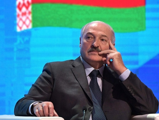 Лукашенко призвал избавляться от долларов