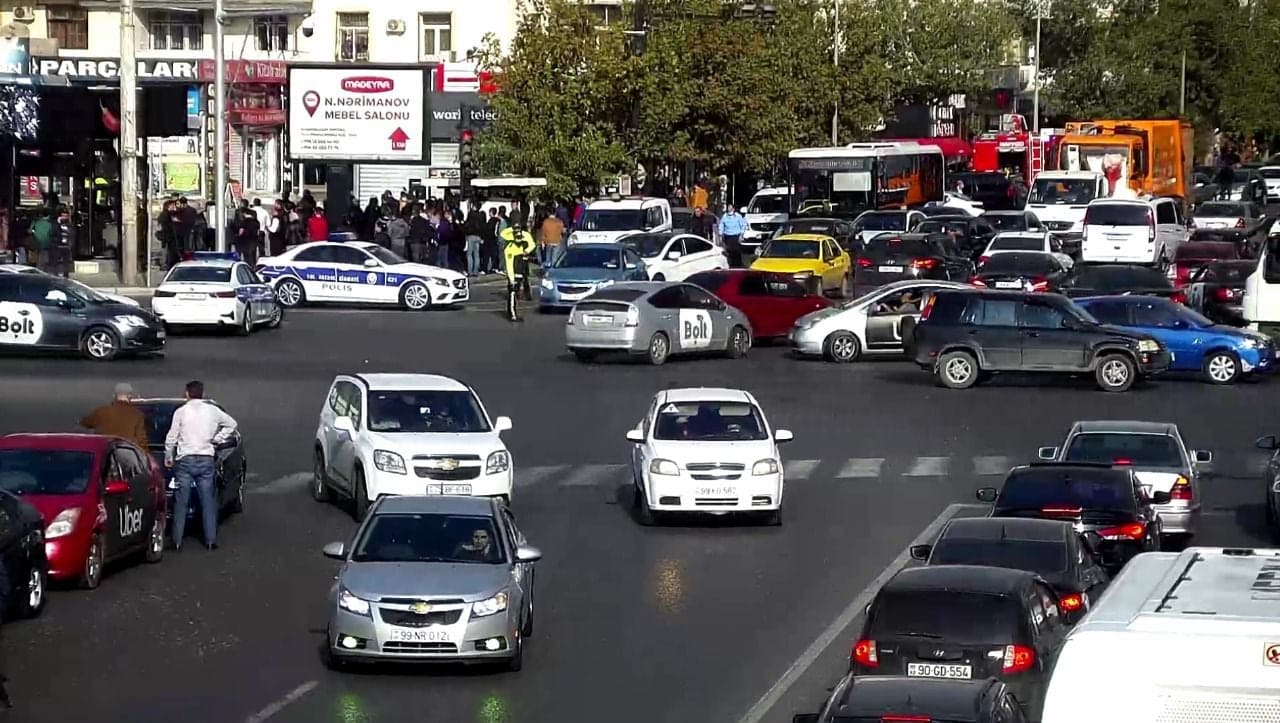 Yanğına görə tıxac yarandı - Foto - YENİLƏNİB 