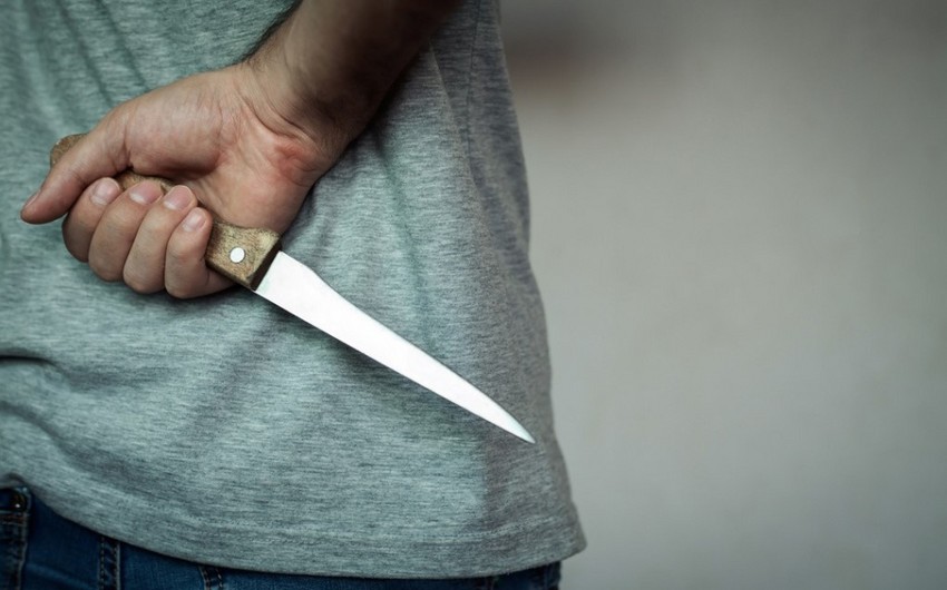 Bakıda 37 yaşlı kişi qayınatasının evində döyülərək bıçaqlanıb
