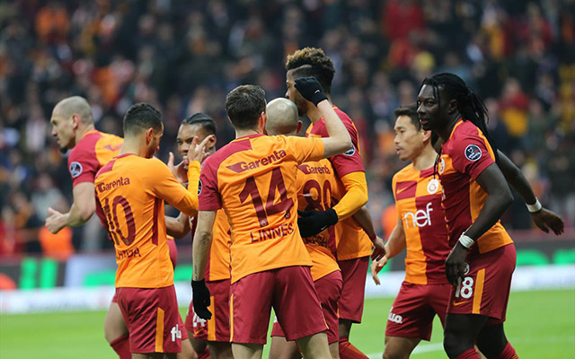 UEFA “Qalatasaray”ı cərimələdi