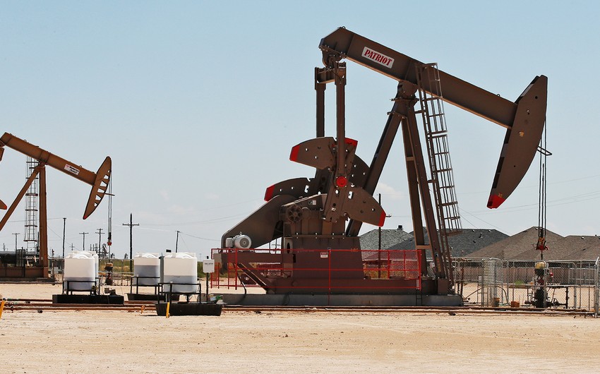 Azerbaijani oil drops by nearly $4