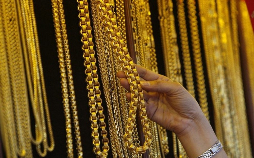 Gold prices fall after noticeable increase last week