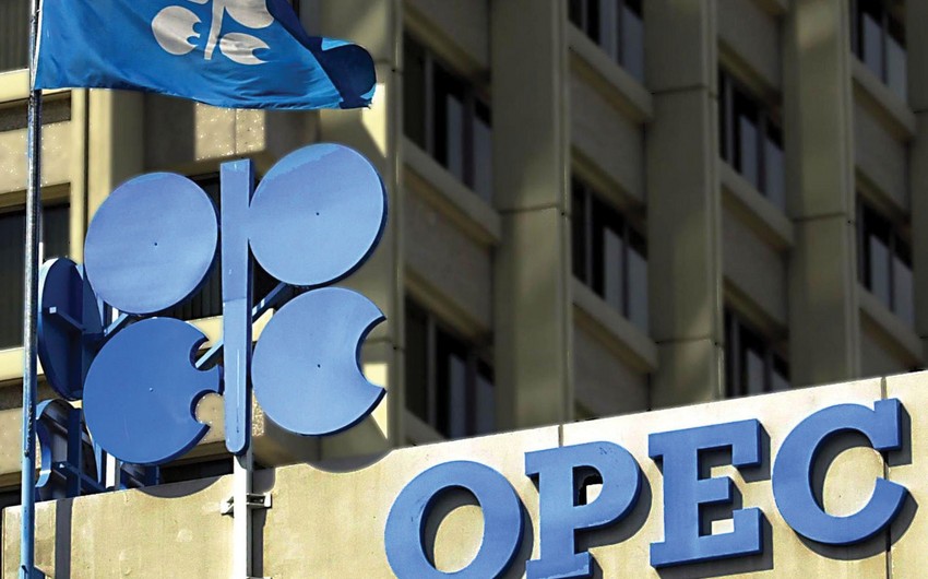 Oil prices decline slightly