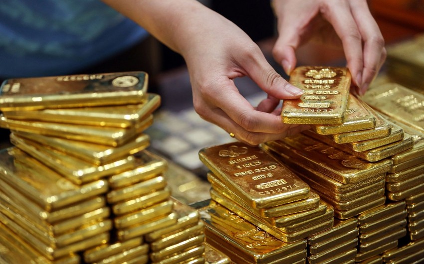 Gold price drops to $1,675 per troy ounce