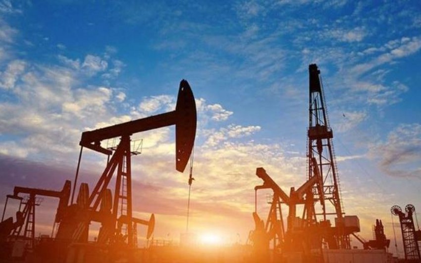 Oil prices slightly grow