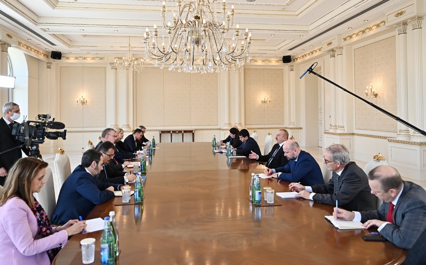 Президент Азербайджана принял специального посла ЕС по Восточному партнерству