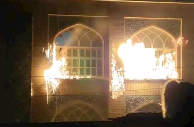 İranda Xomeyninin ev muzeyləri yandırılıb