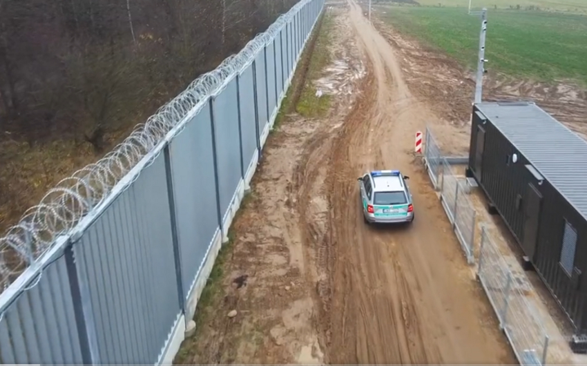 Poland builds first section of electronic barrier on border with Belarus