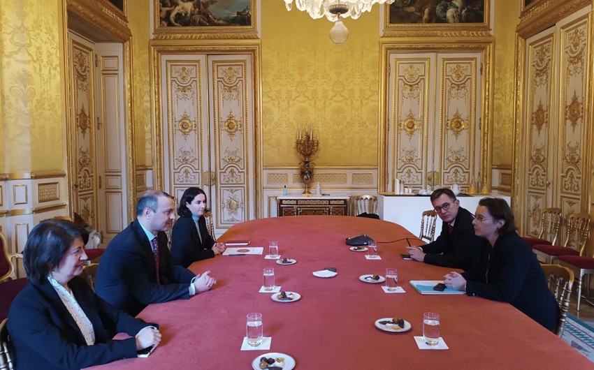 Armenian Security Council secretary discusses South Caucasus with French officials
