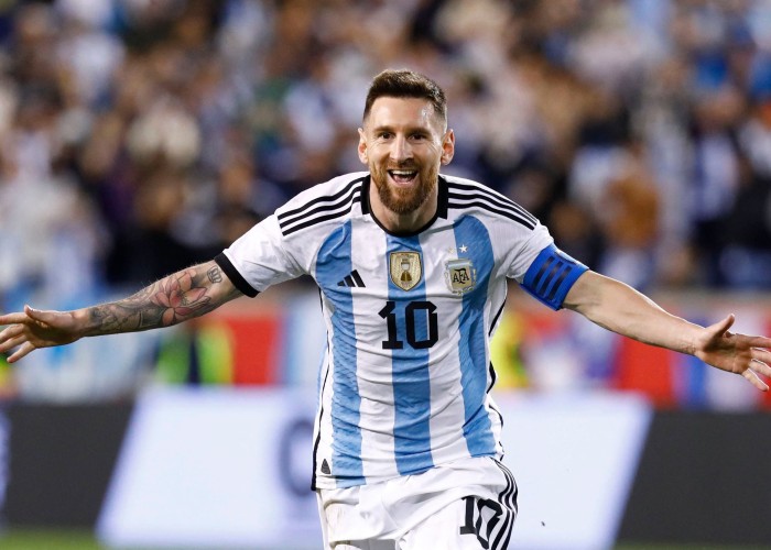 Messi ən yaxşı futbolçu seçildi