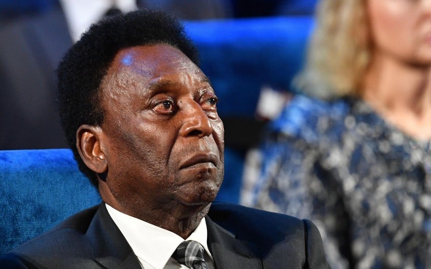 Football legend Pele says goodbye to family and friends