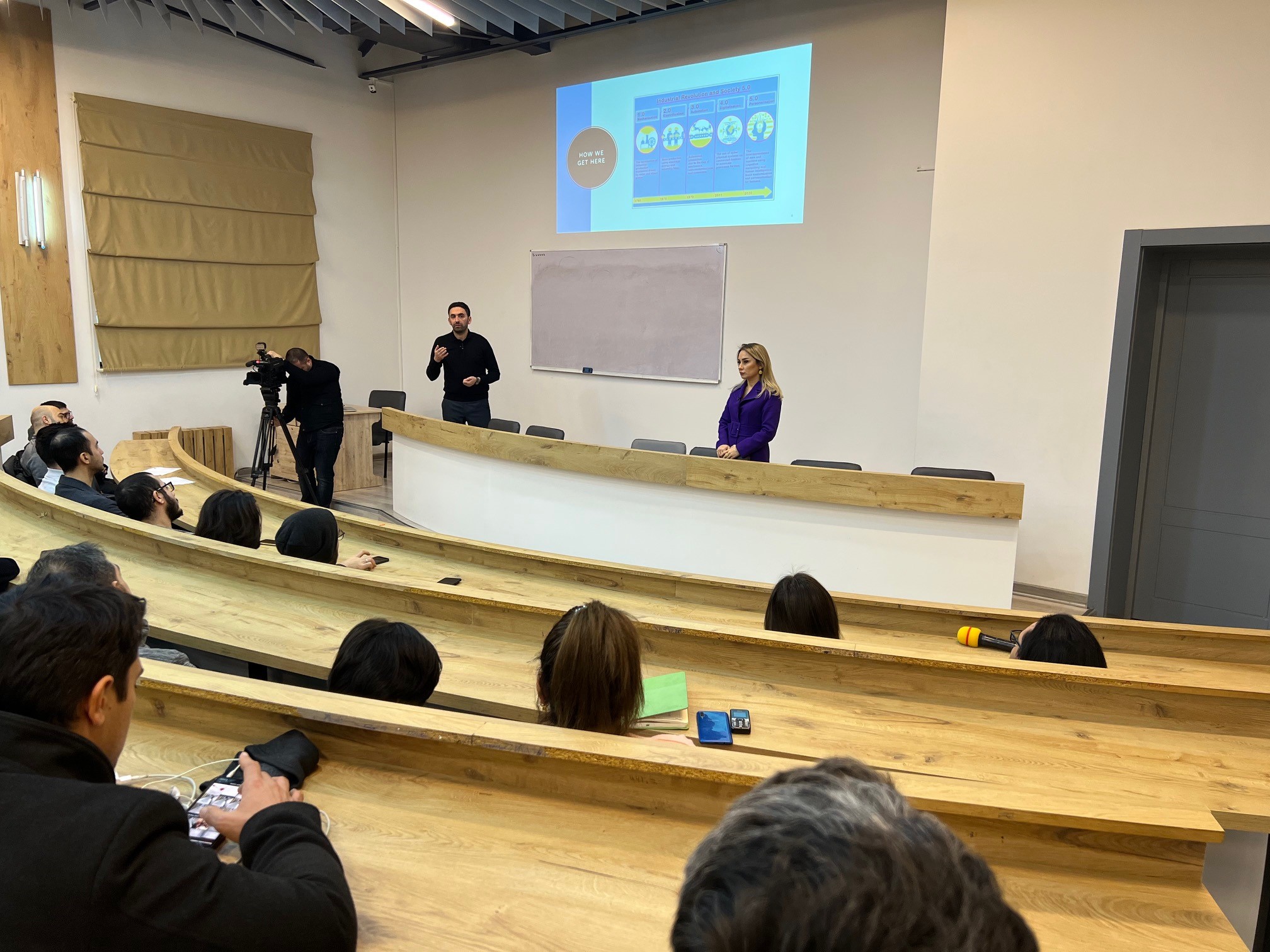 Azercell’s professionals shared their experience with the students of the 