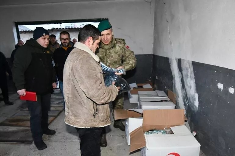 Türk ordusu Kosovada seldən zərərçəkmişlərə yardım etdi