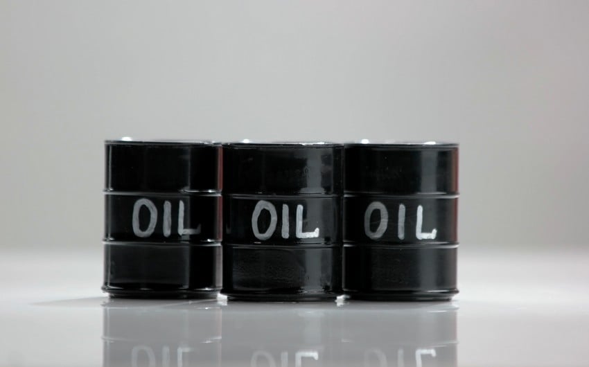 Azerbaijani oil price settles above $92