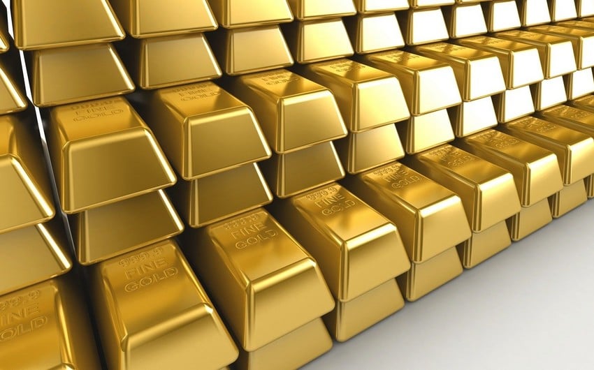 Gold increases slightly