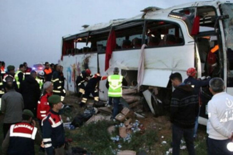 Türkiyədə avtobus qəzaya uğrayıb, 25 nəfər yaralanıb
