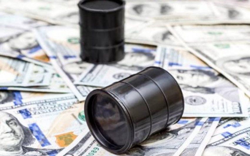 Azerbaijani oil price falls by 2%