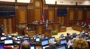 Ermənistanda deputatlar arasında dava olub
