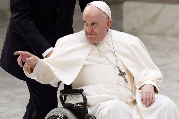 Папу Римского Франциска выписали из больницы после госпитализации