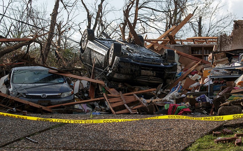 Девять человек стали жертвами урагана и торнадо в США