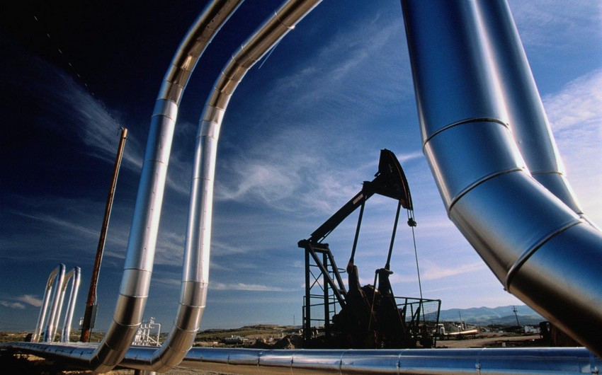 Azerbaijani oil price rises slightly