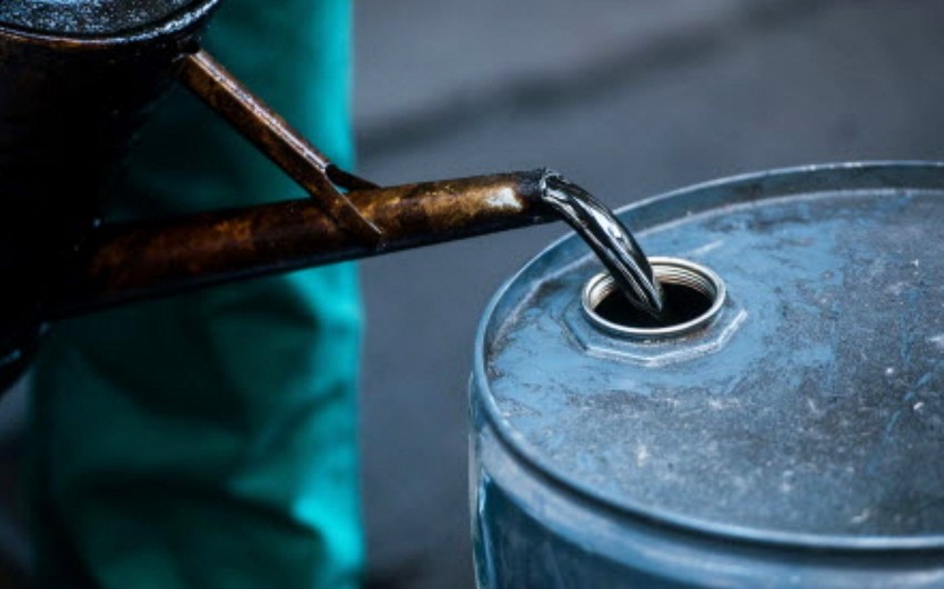 Oil prices fluctuate on expectations of new macro statistics