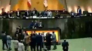 İran parlamentində dava düşüb
