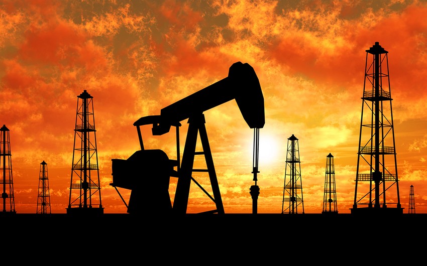 Azerbaijani oil price falls by over 1%