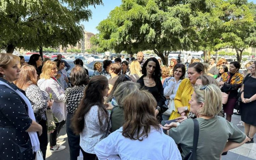 Teachers protesting in Armenia