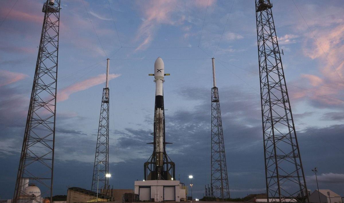Ракета SpaceX вывела на орбиту 22 интернет-спутника Starlink