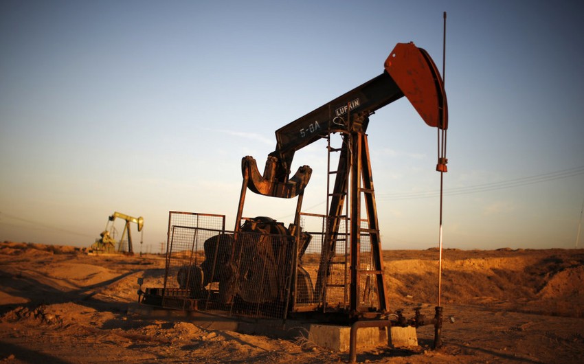 World oil prices fall by over 1%