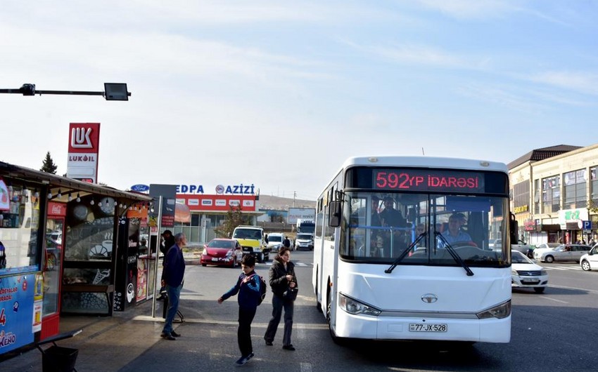 В Баку еще два автобусных маршрута переходят на безналичную оплату
