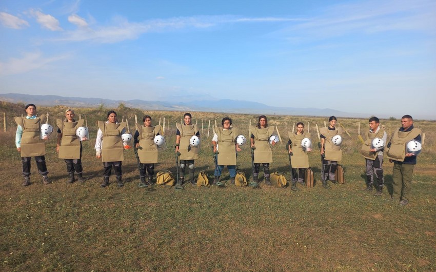 Hikmet Hajiyev shares post on women sappers