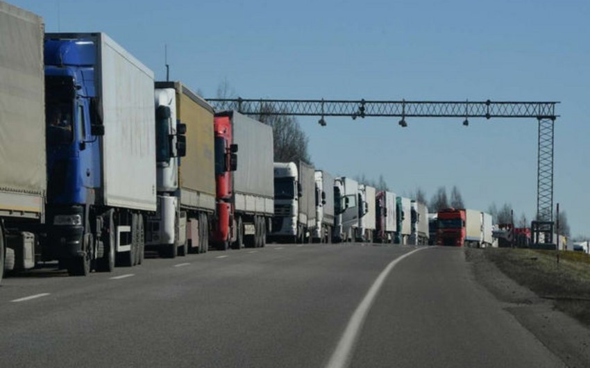Более 1800 грузовиков ожидают выезда на таможенных постах Азербайджана