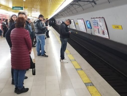 Юная румынка ограбила азербайджанца в миланском метро