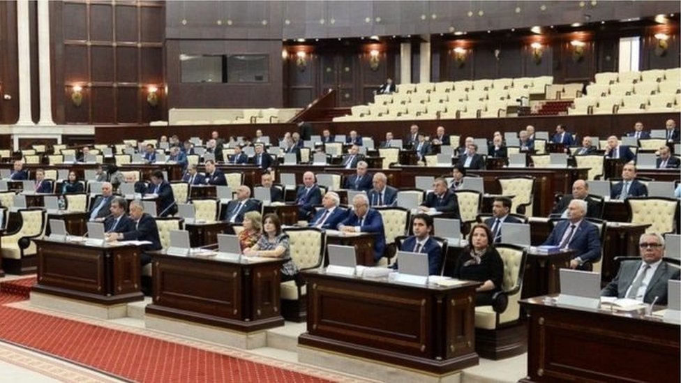 Parlament minimum əmək haqqını vergidən azad etməyi təklif edib