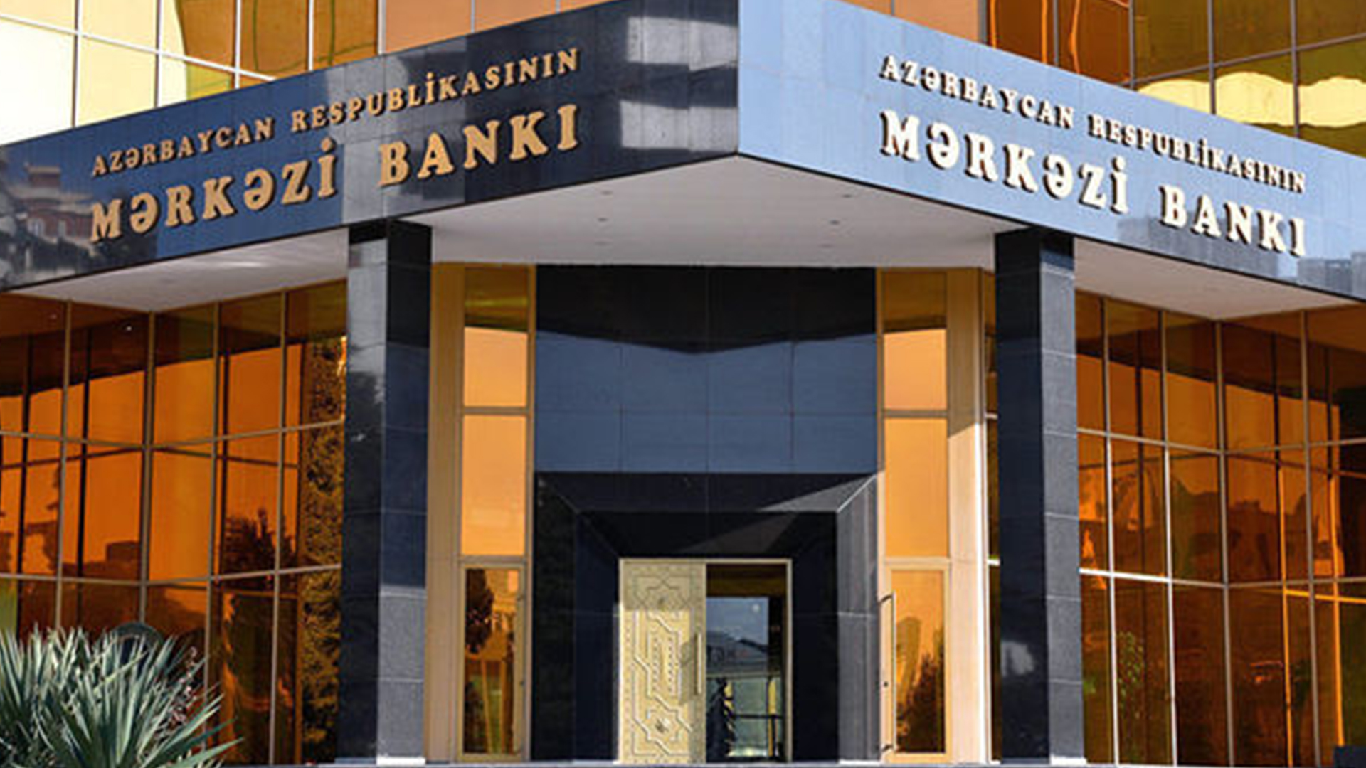 Banklar hərracda 80 milyondan çox dollar alıb - Rəsmi