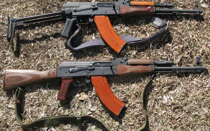 Police officers find 13 machine guns, 4 pistols, and 27 grenades in Khankandi