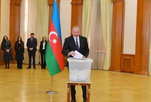 Алиев проголосовал в Ханкенди