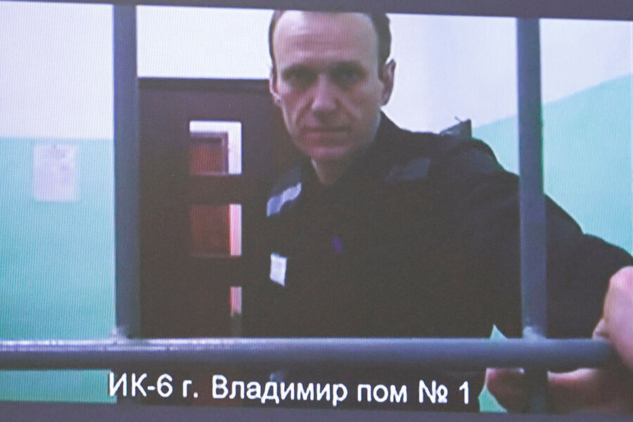 Aleksey Navalnı cəzaçəkmə müəssisəsində ölüb  - Video